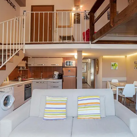Cozy Lake View With Pool And Park! Nesso